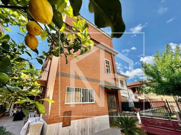 casa indipendente in vendita a Roma in zona Torre Maura