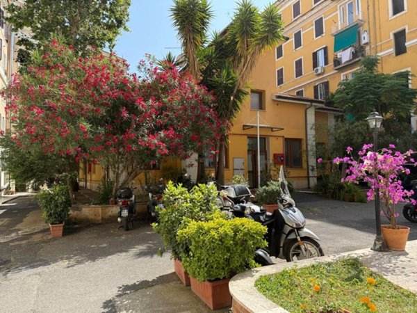 intera palazzina in vendita a Roma in zona Ostiense