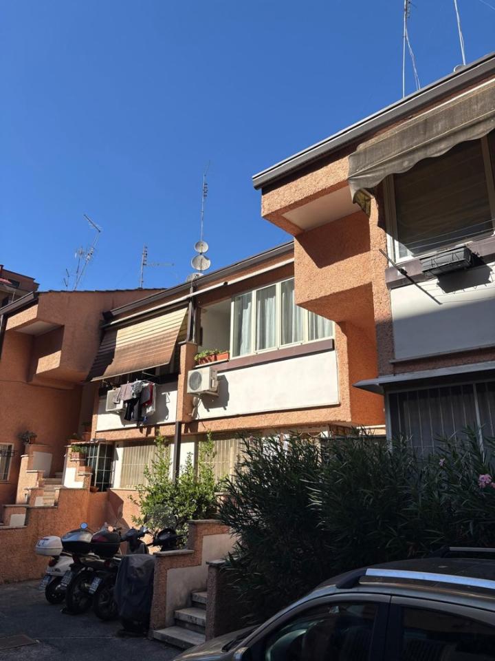 monolocale in vendita a Roma in zona Tomba di Nerone