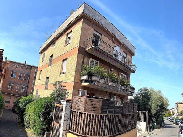 appartamento in vendita a Roma in zona Vitinia