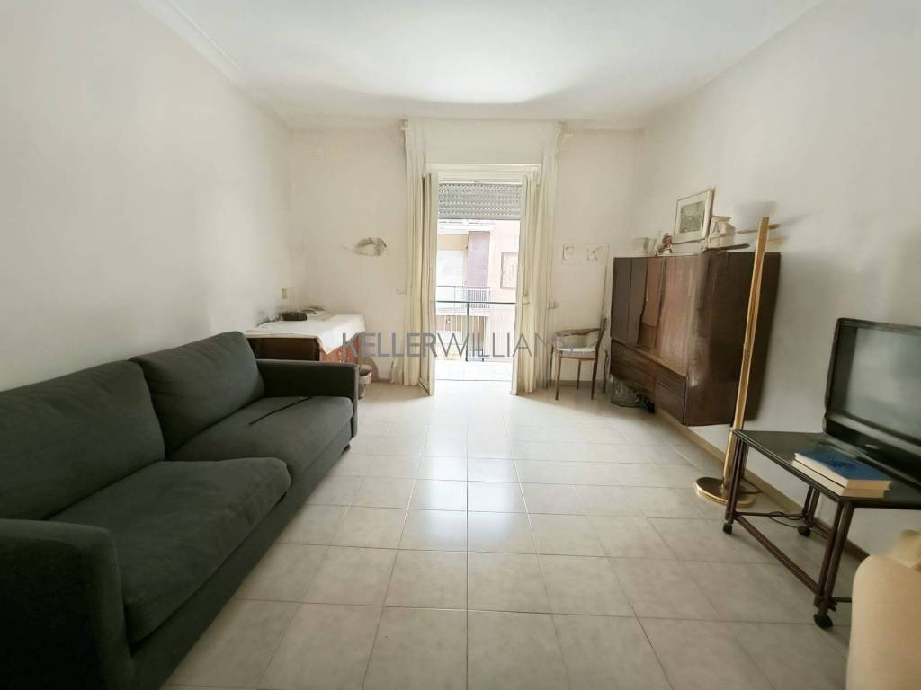 appartamento in vendita a Roma in zona Ardeatino