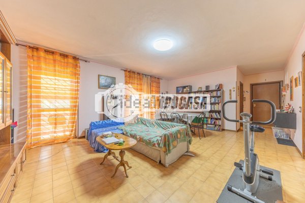 appartamento in vendita a Roma in zona Cinecittà