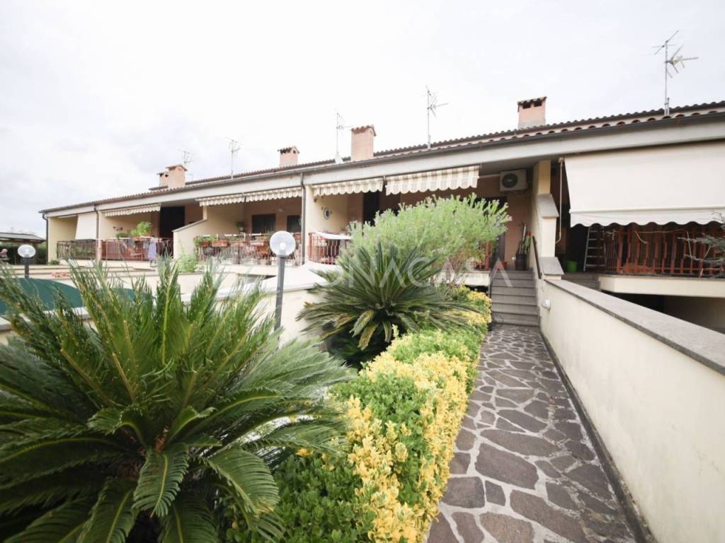 casa indipendente in vendita a Roma in zona Castelverde