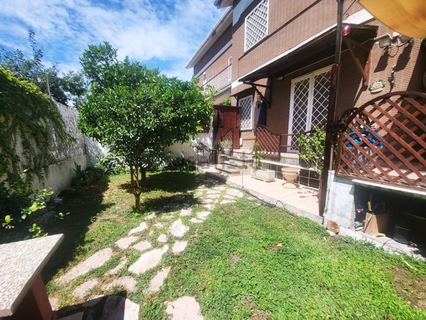 casa indipendente in vendita a Roma in zona Axa