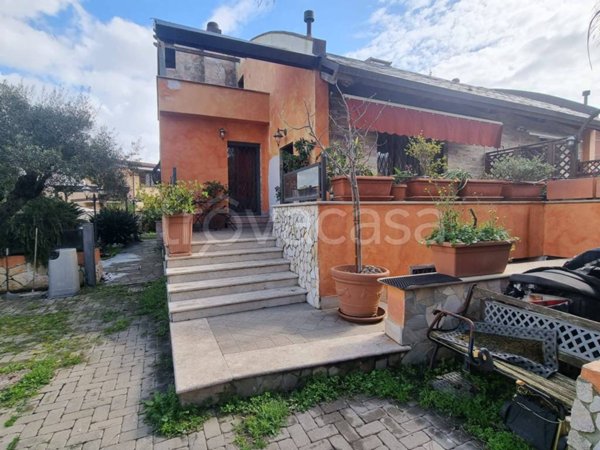 casa indipendente in vendita a Roma in zona Ostia Antica