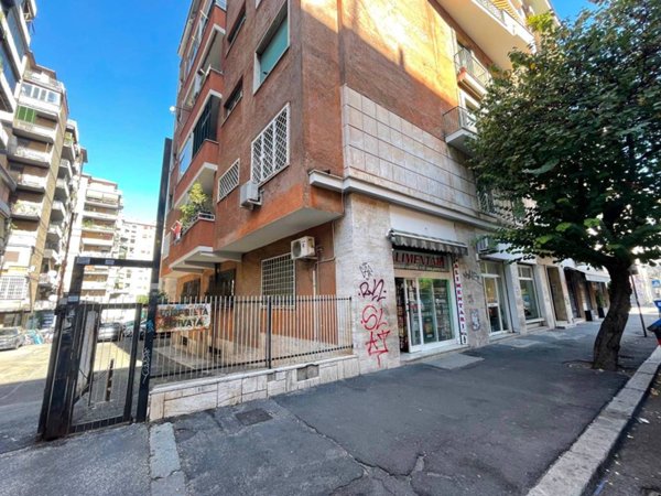 negozio in vendita a Roma in zona Ostiense