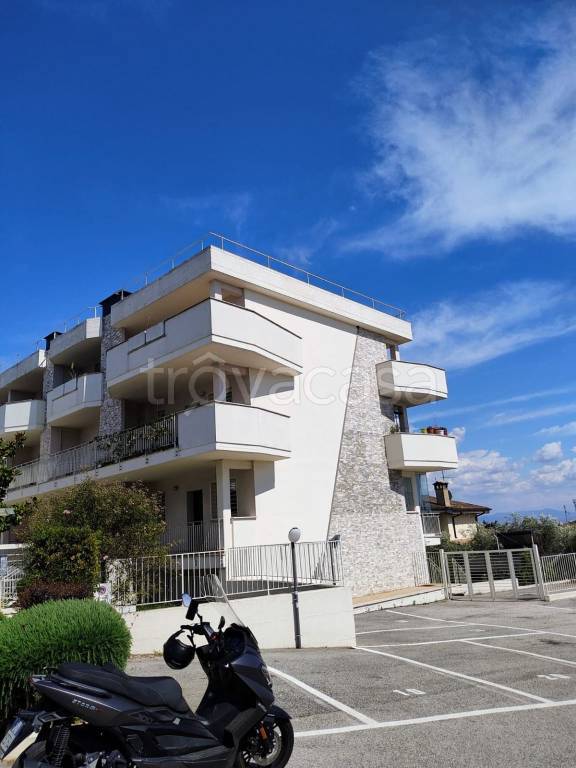 appartamento in vendita a Roma in zona Valle Muricana