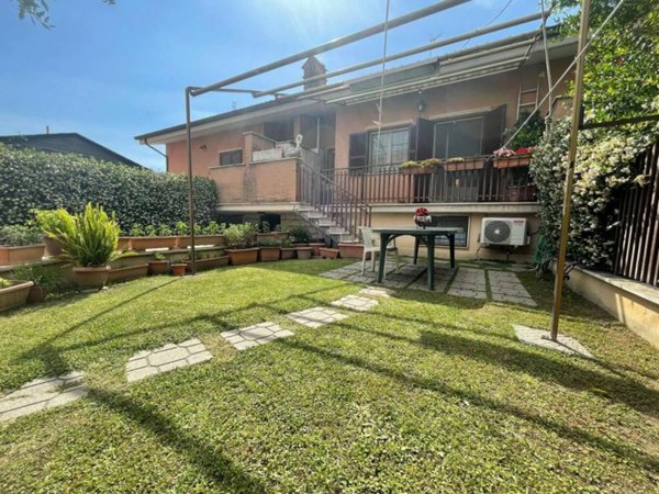 pentavano in vendita a Roma in zona Dragona/Bagnoletto