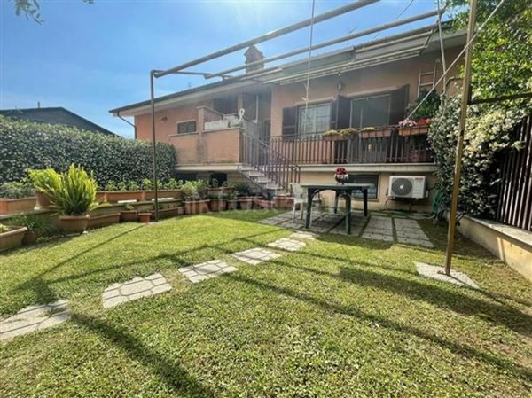 pentavano in vendita a Roma in zona Dragona/Bagnoletto