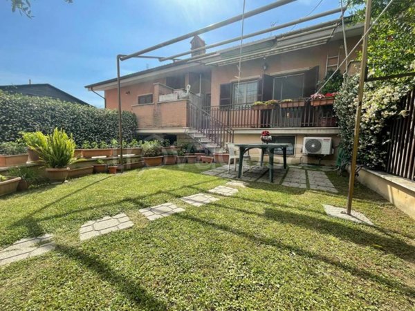 casa indipendente in vendita a Roma in zona Dragona/Bagnoletto