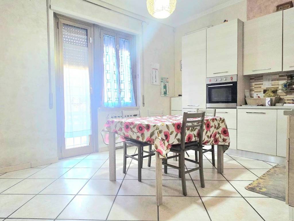 appartamento in vendita a Roma in zona Torre Angela