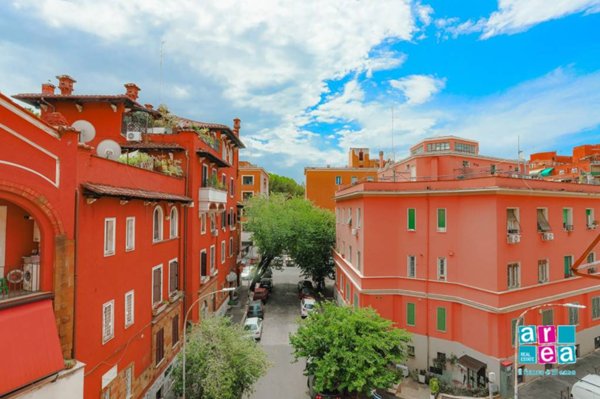 appartamento in vendita a Roma in zona Ostiense