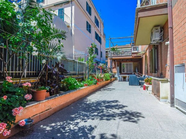 casa indipendente in vendita a Roma in zona Torre Maura