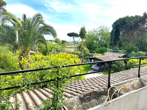 casa indipendente in vendita a Roma in zona Casal Palocco