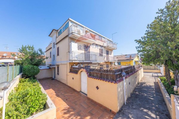 appartamento in vendita a Roma in zona Tor Bella Monaca
