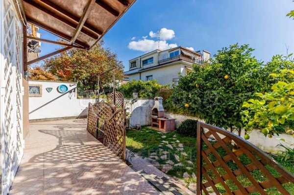 casa indipendente in vendita a Roma in zona Axa