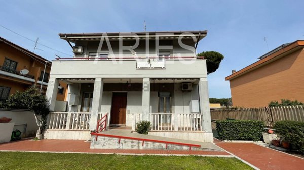casa indipendente in vendita a Roma in zona Ostia