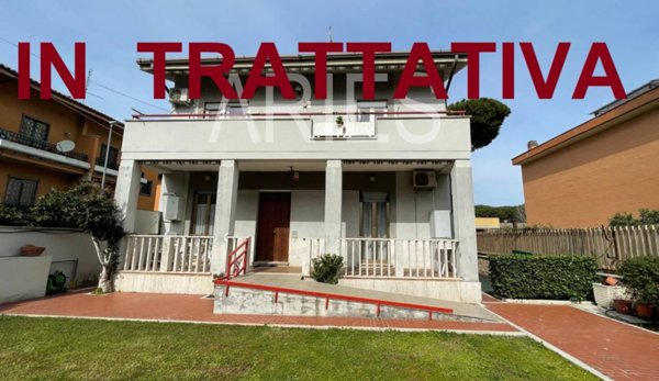 casa indipendente in vendita a Roma in zona Ostia