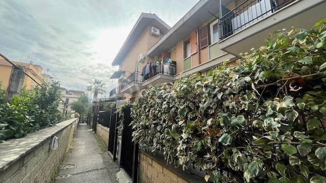 casa indipendente in vendita a Roma in zona Torre Angela