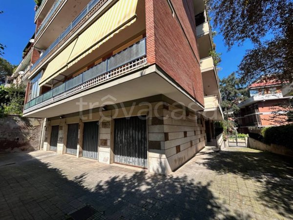 locale commerciale in vendita a Roma