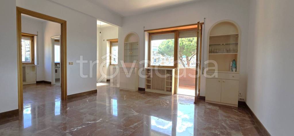 appartamento in vendita a Roma in zona Axa