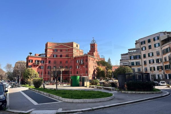 appartamento in vendita a Roma in zona Ostiense
