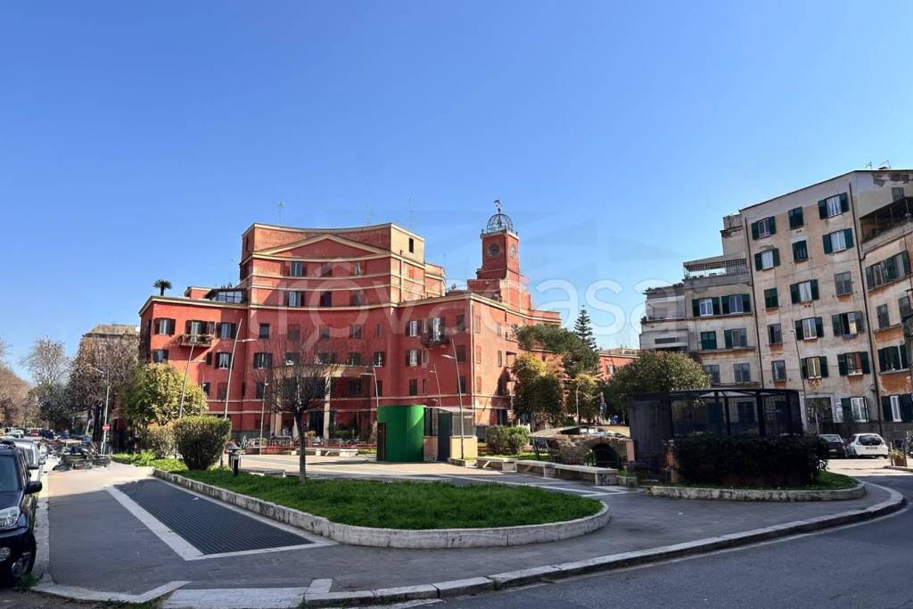 appartamento in vendita a Roma in zona Ostiense