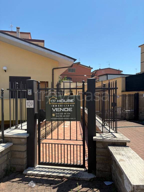casa indipendente in vendita a Roma in zona Colle del Sole