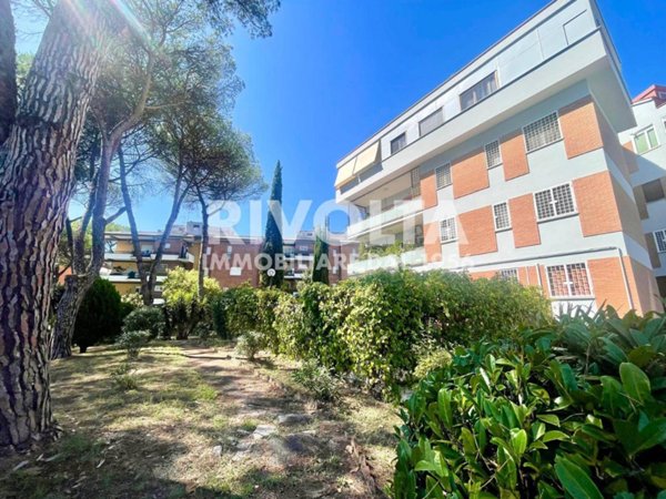 appartamento in vendita a Roma in zona Tomba di Nerone