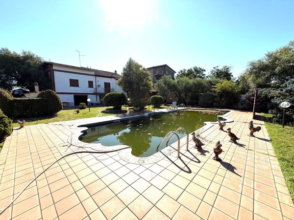 casa indipendente in vendita a Roma in zona Finocchio