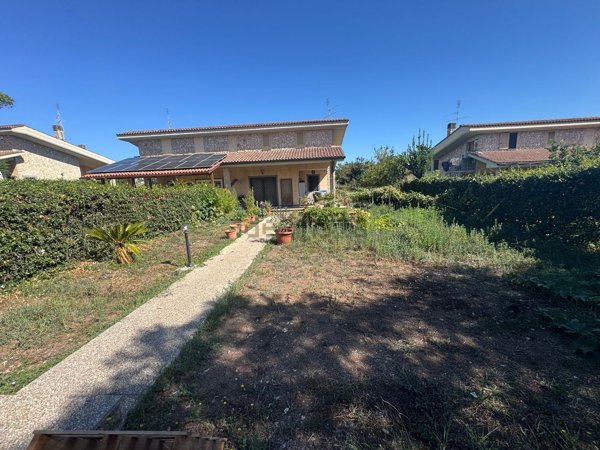 casa indipendente in vendita a Roma in zona Trigoria