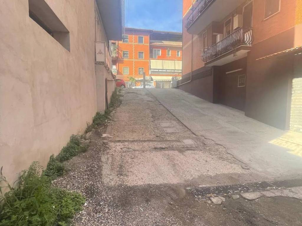 locale di sgombero in vendita a Roma in zona Finocchio