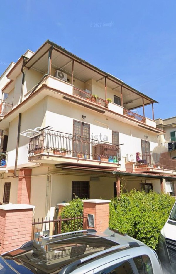 appartamento in vendita a Roma in zona Torre Angela