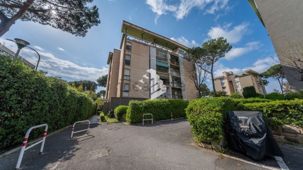 appartamento in vendita a Roma in zona EUR