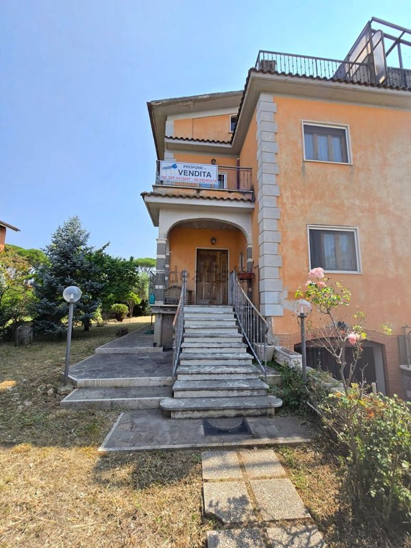 casa indipendente in vendita a Roma in zona Torre Gaia