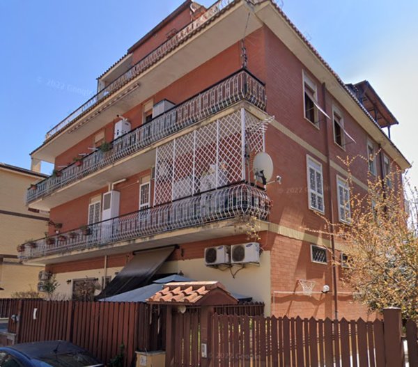 negozio in vendita a Roma in zona Torre Angela