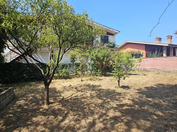 casa indipendente in vendita a Roma in zona Infernetto