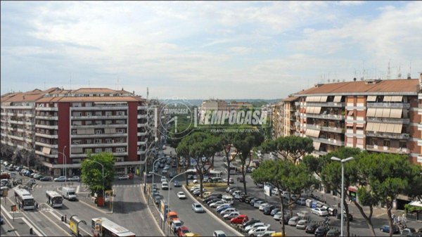 appartamento in vendita a Roma in zona Tuscolano