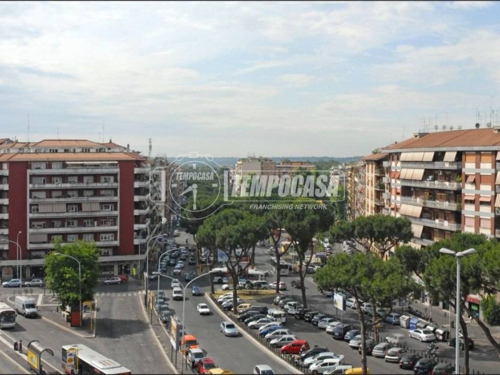appartamento in vendita a Roma in zona Tuscolano