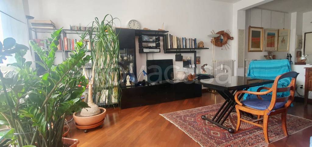 appartamento in vendita a Roma in zona Ardeatino