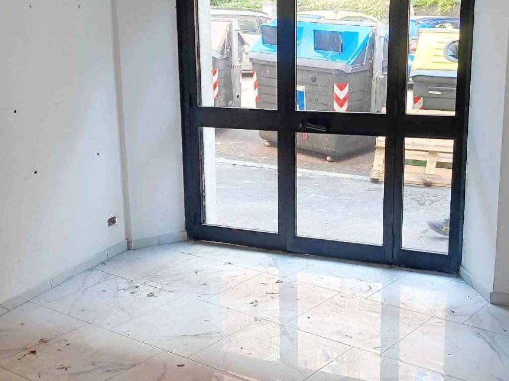 negozio in vendita a Roma in zona Collatino