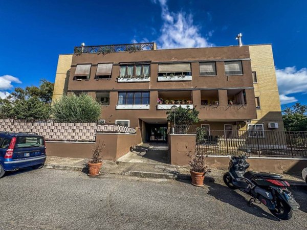 appartamento in vendita a Roma in zona Dragoncello