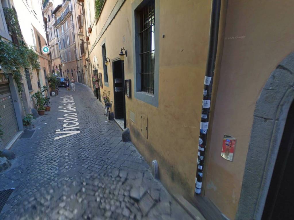negozio in vendita a Roma in zona Rione di Ponte