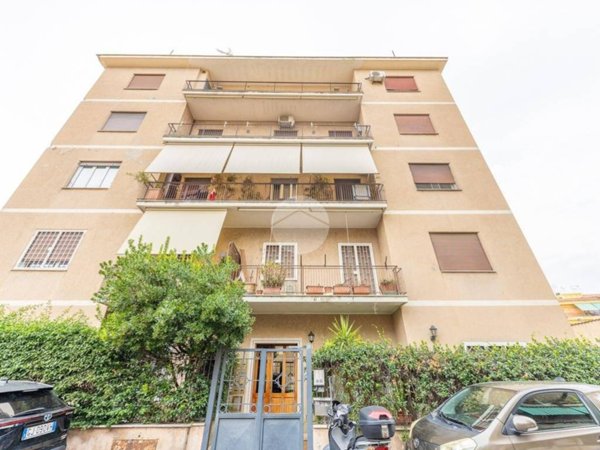 appartamento in vendita a Roma in zona Tor di Quinto