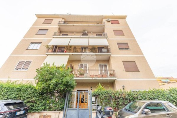 appartamento in vendita a Roma in zona Tor di Quinto