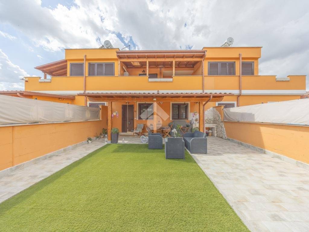 casa indipendente in vendita a Roma in zona Castelverde