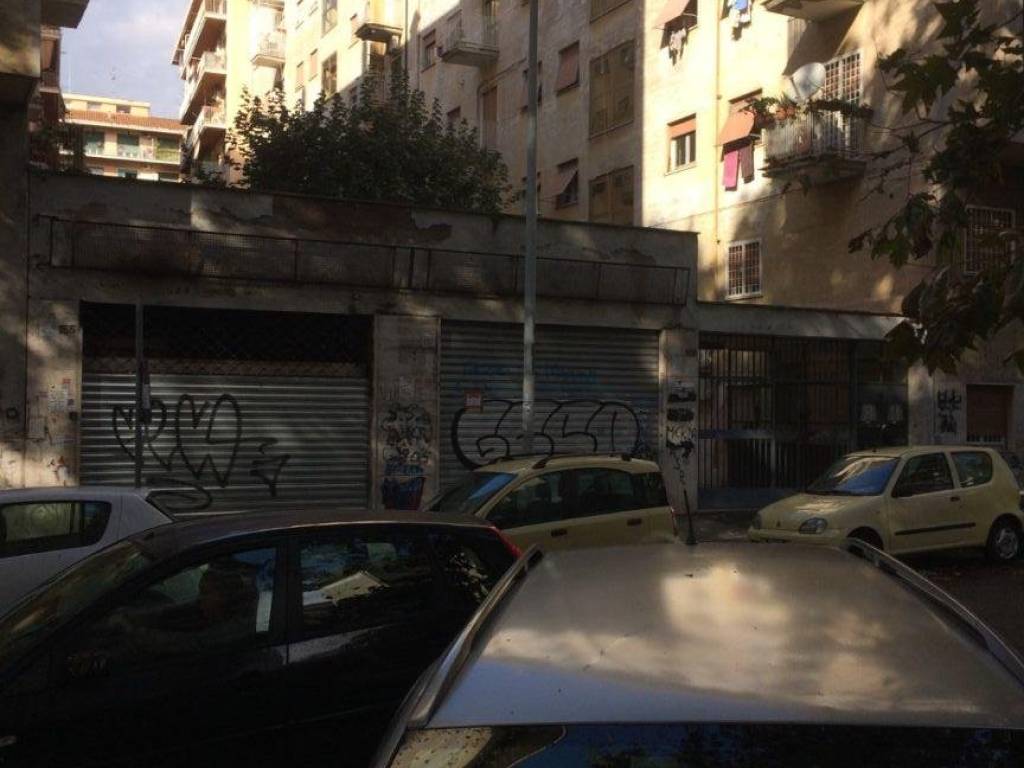 negozio in vendita a Roma in zona Don Bosco