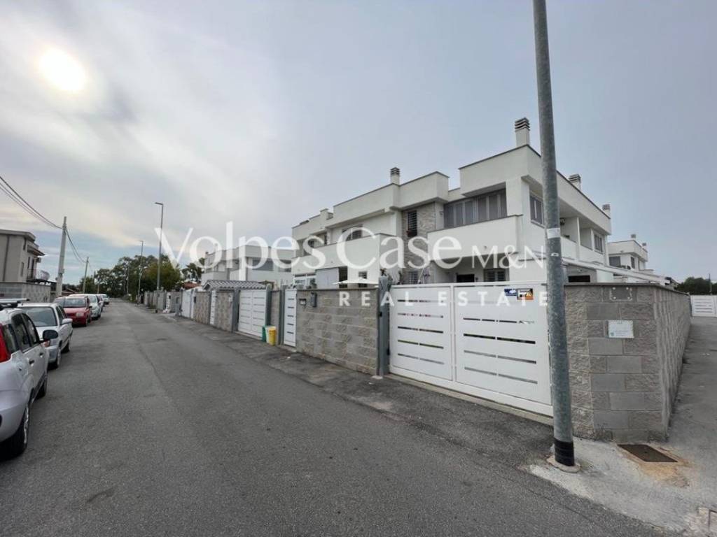casa indipendente in vendita a Roma in zona Massimina/Casal Lumbroso