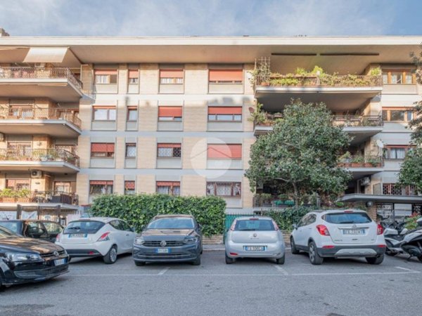 appartamento in vendita a Roma in zona Giuliano Dalmata