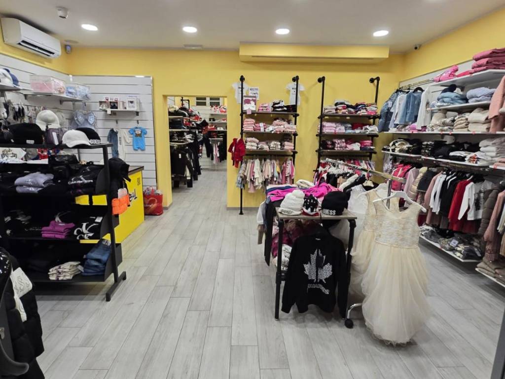 negozio in vendita a Roma in zona Appio Latino